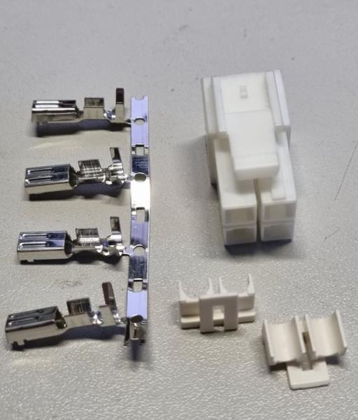 DC-Stecker 4polig Icom/Kenwood/Yaesu usw. zur Selbstmontage